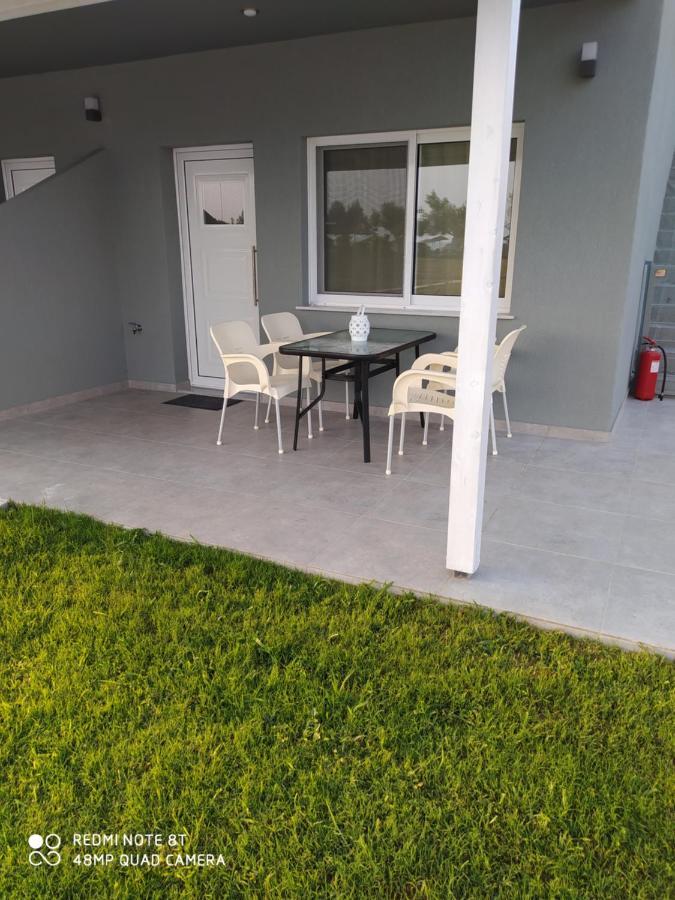 Onar By The Sea Luxurious Apartments فلوغيتا المظهر الخارجي الصورة