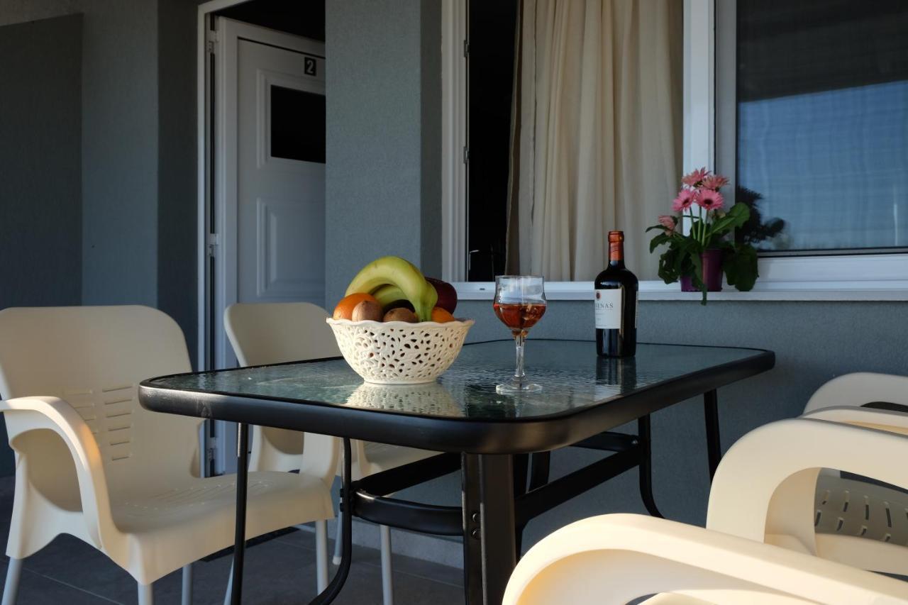 Onar By The Sea Luxurious Apartments فلوغيتا المظهر الخارجي الصورة